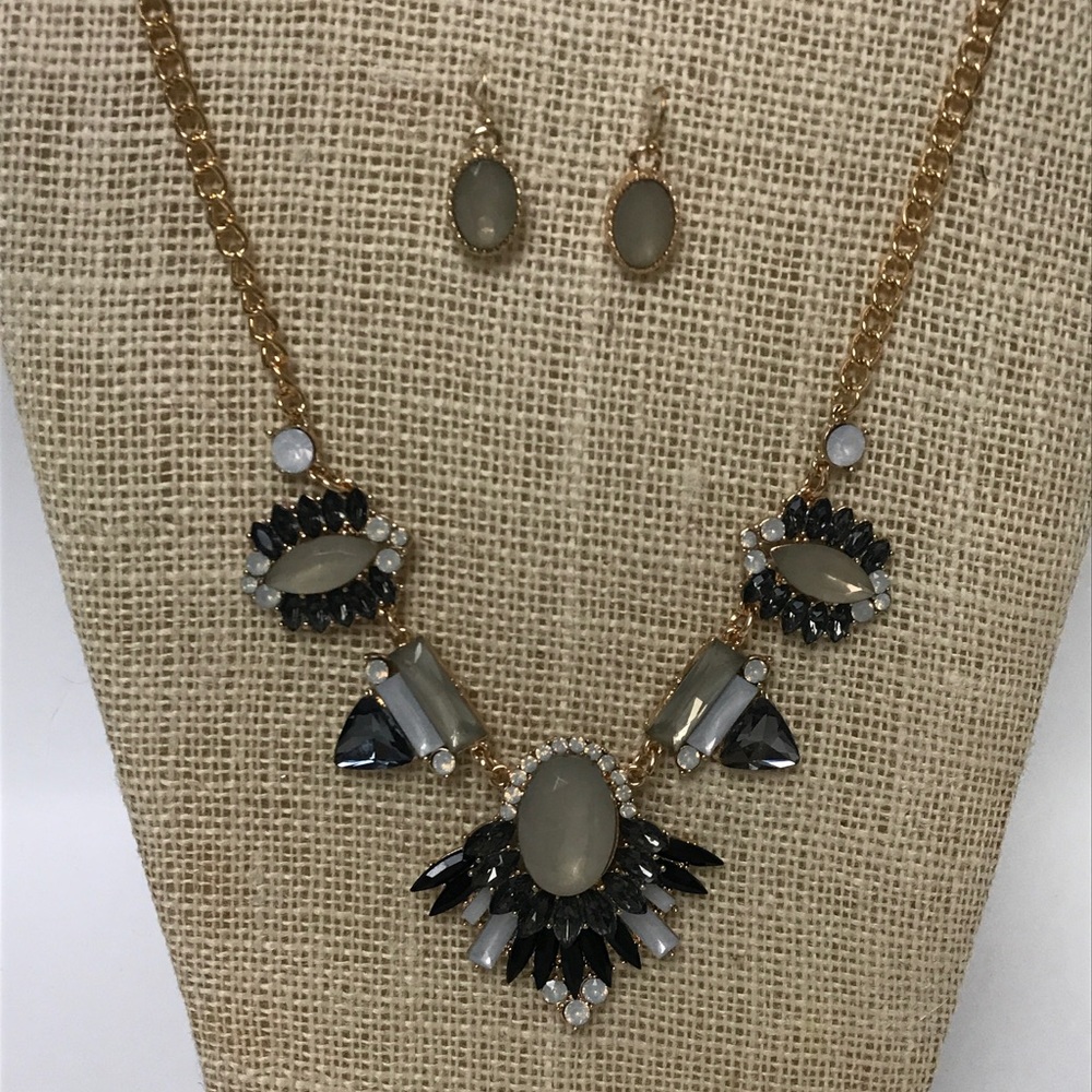 HP🎉Black & Ivory Crystal Statement Necklace Set - Picture 1 of 5